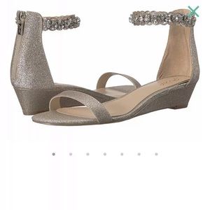 Size 7.5 Jewel Badgley Mischka Ginger wedge Shoe